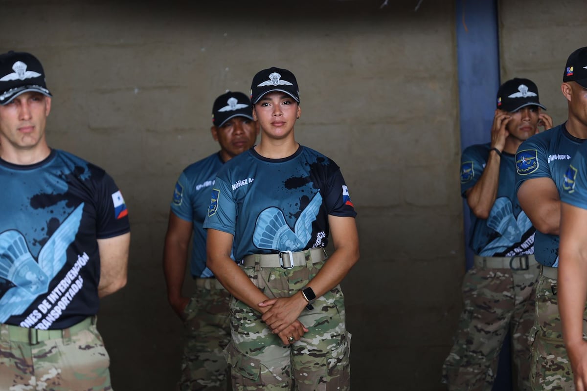 Mujeres al límite: Mirelys Núñez, paracaidista que vuela alto en la Aeronaval