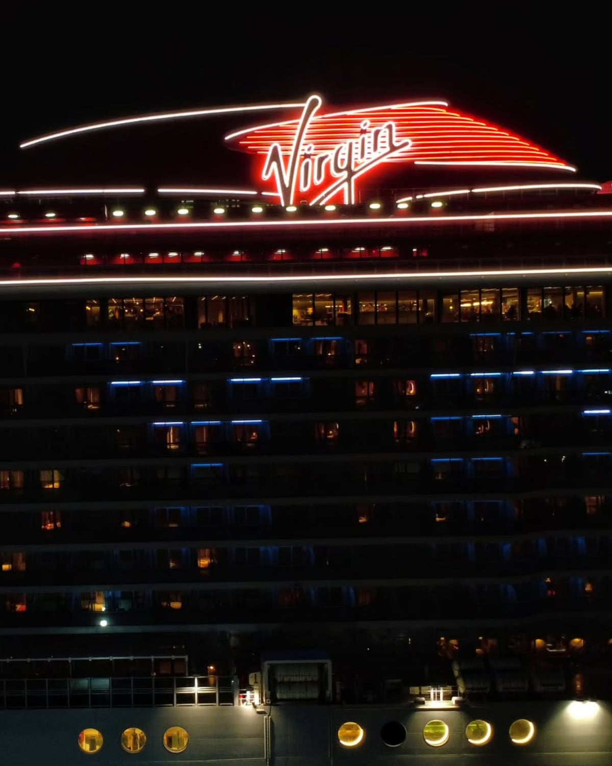 ‘Que Xopa’: La ‘Brilliant Lady’ saluda a todo Panamá desde el Canal