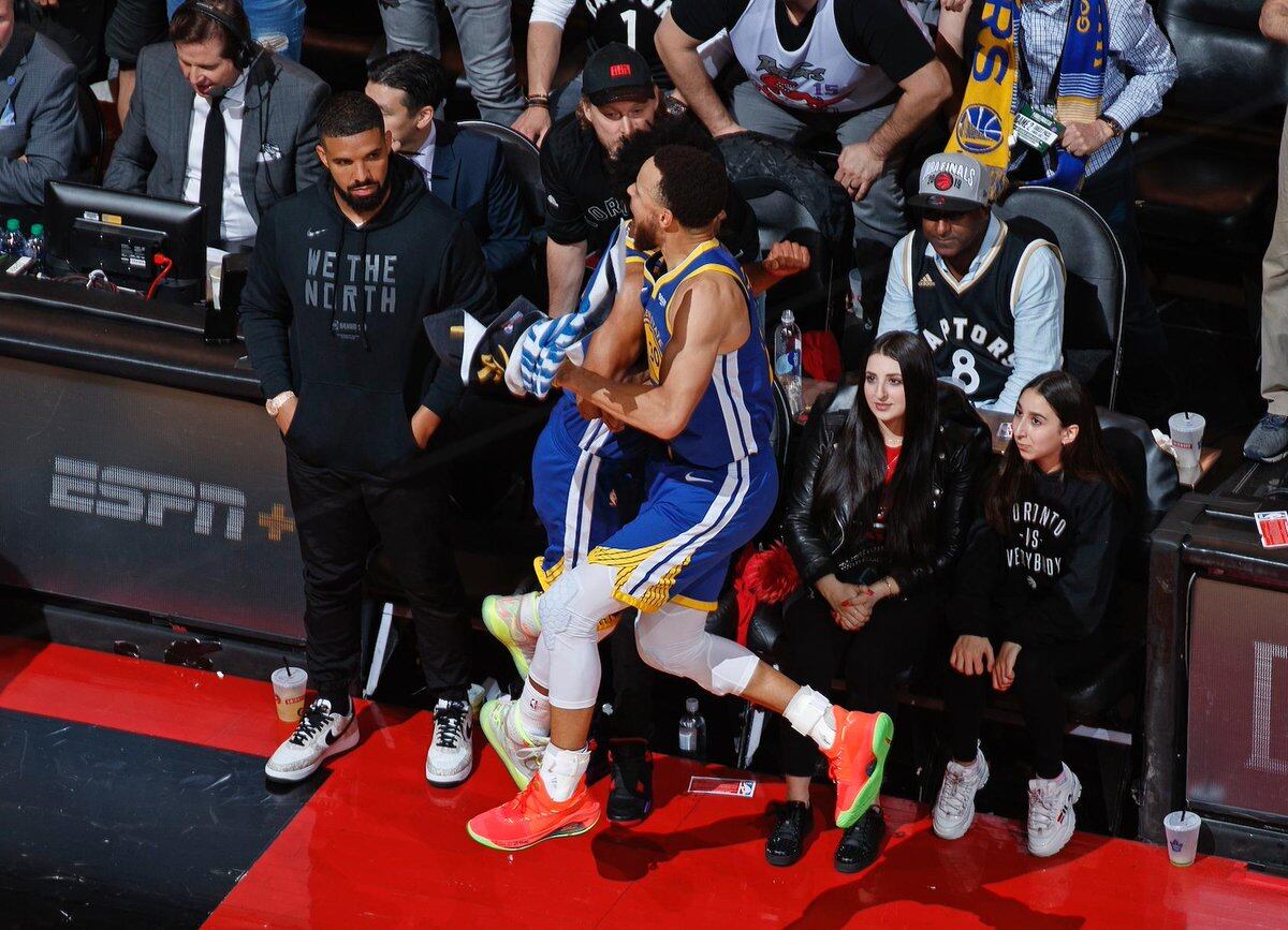 Warriors vencen a Raptors; Drake se burla de Durant pero recibe una respuesta graciosa