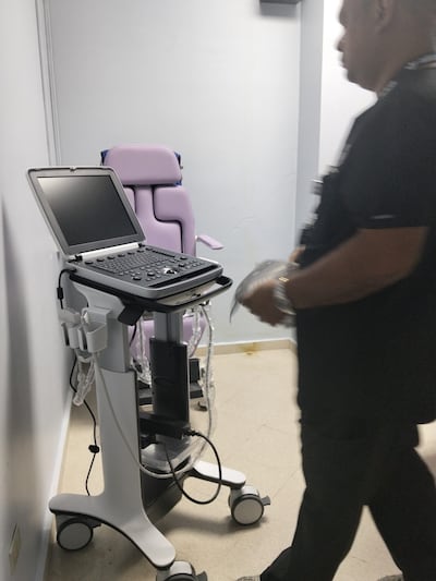 Nuevo ultrasonido portátil permite estudios en la cama del paciente en Hospital Tzanetatos