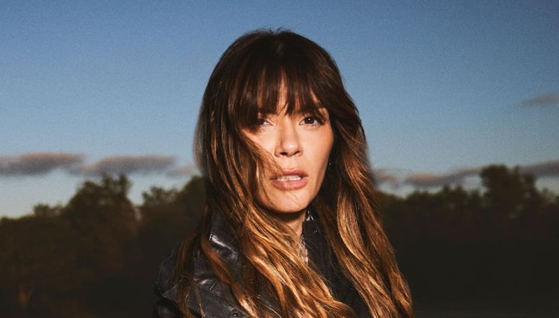 Kany García llenó de emociones la Arena Roberto Durán