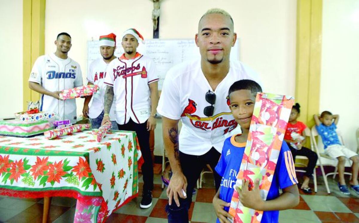¡Jonrón navideño! Grandes Ligas llevan alegría a niños chorrilleros