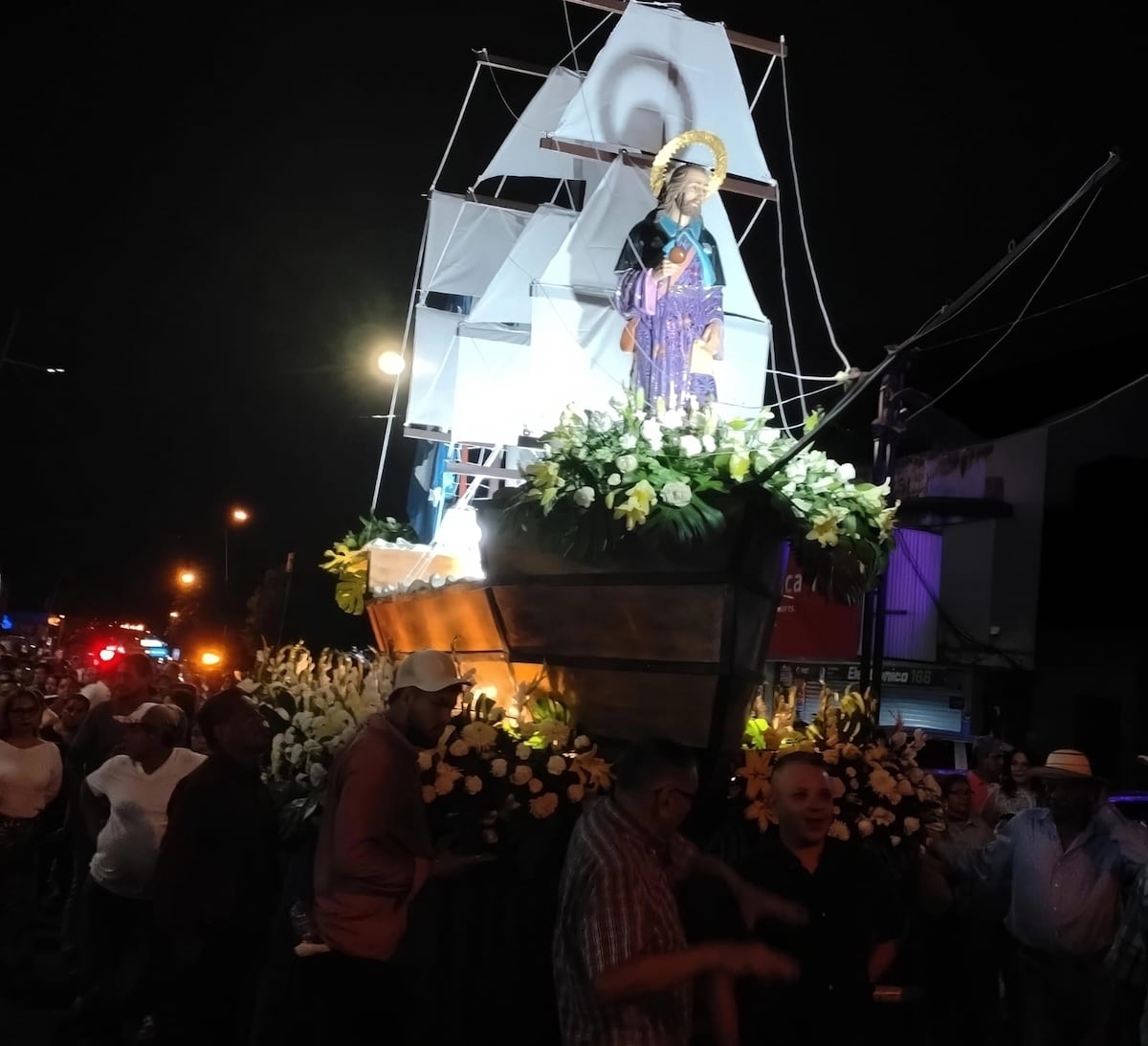 Santiago Apóstol reúne a miles de devotos