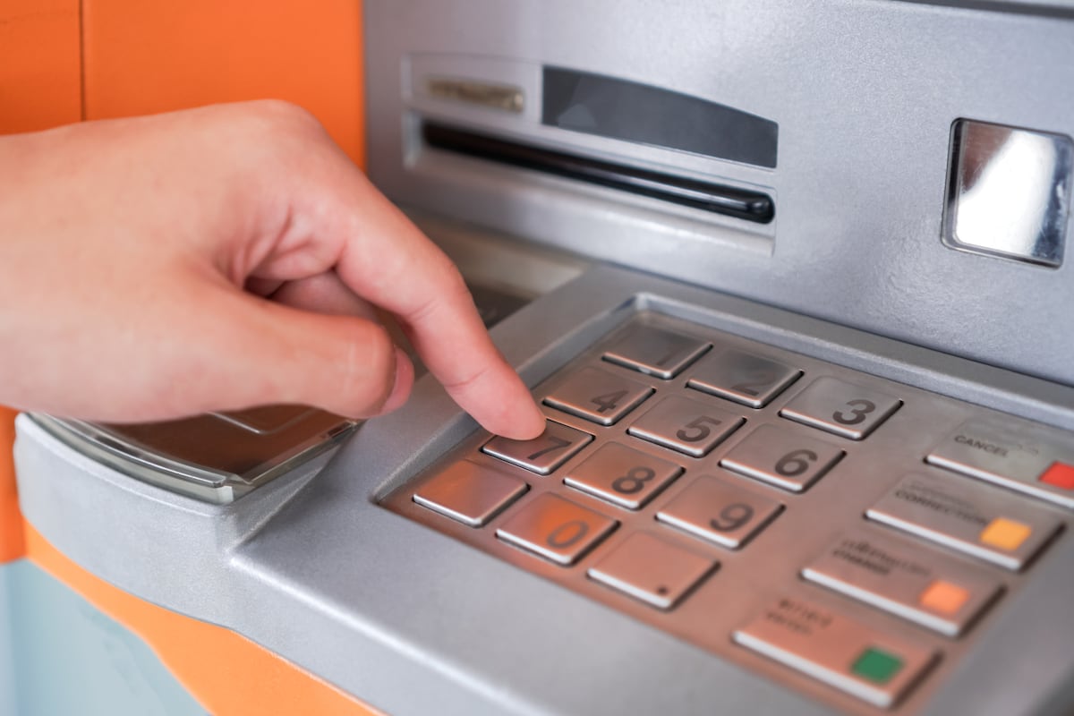 Ifarhu busca eliminar cheques: acudientes recibirán pagos en una sola tarjeta