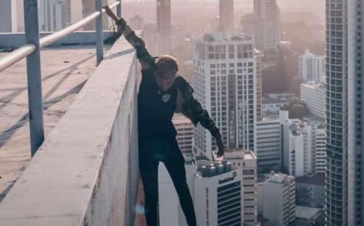 Captan a jóvenes arriesgando sus vidas por un 'like' en Obarrio. Video