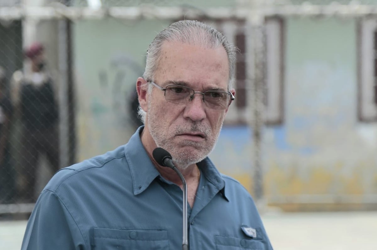 Lo pillan en España. ‘Tanque de Gas’ se pavea del Concejo y se va de ‘shopping’