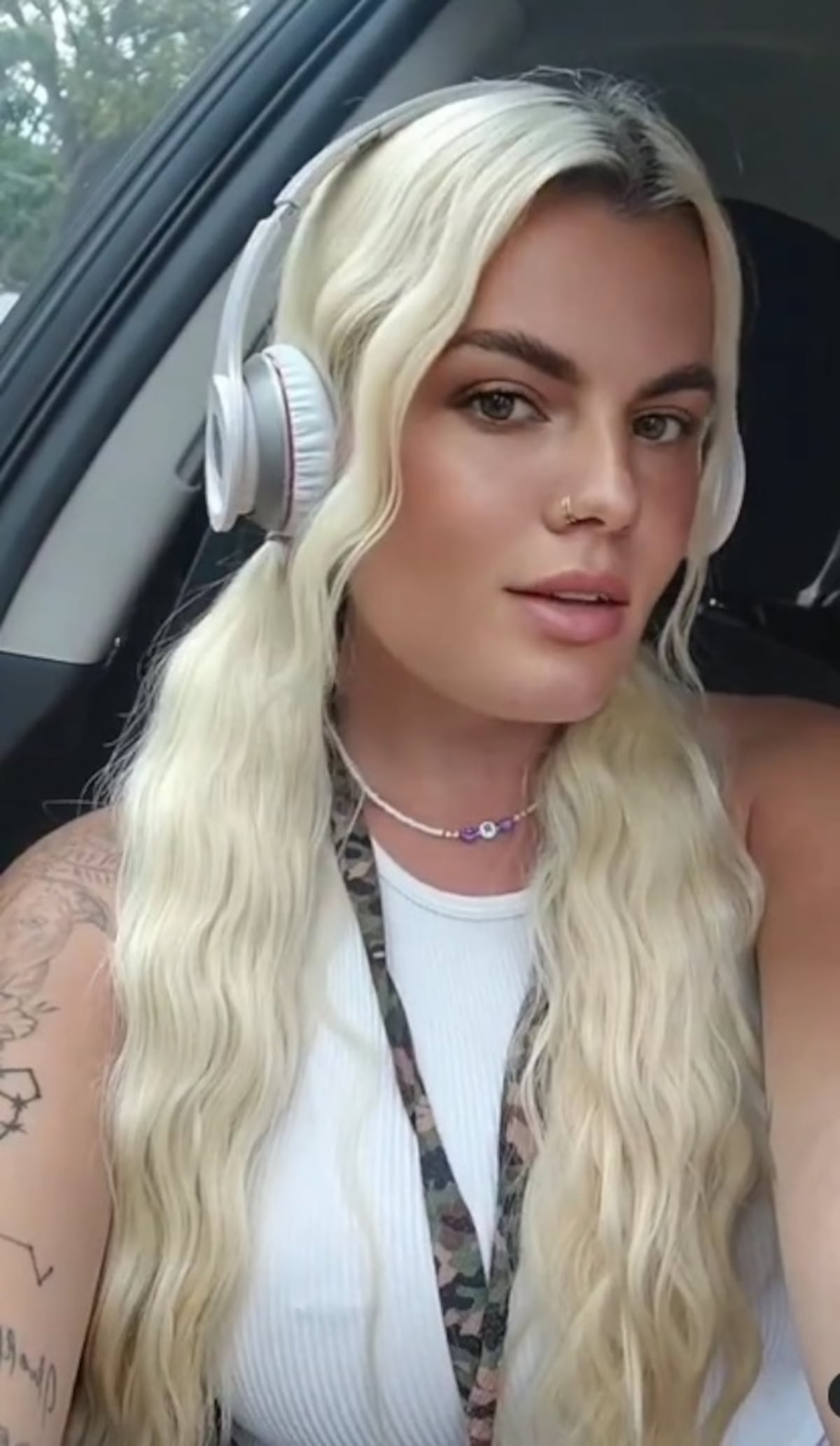 La golpeó con furia con un termo en el rostro. Influencer en Panamá denuncia a su ex por violencia.