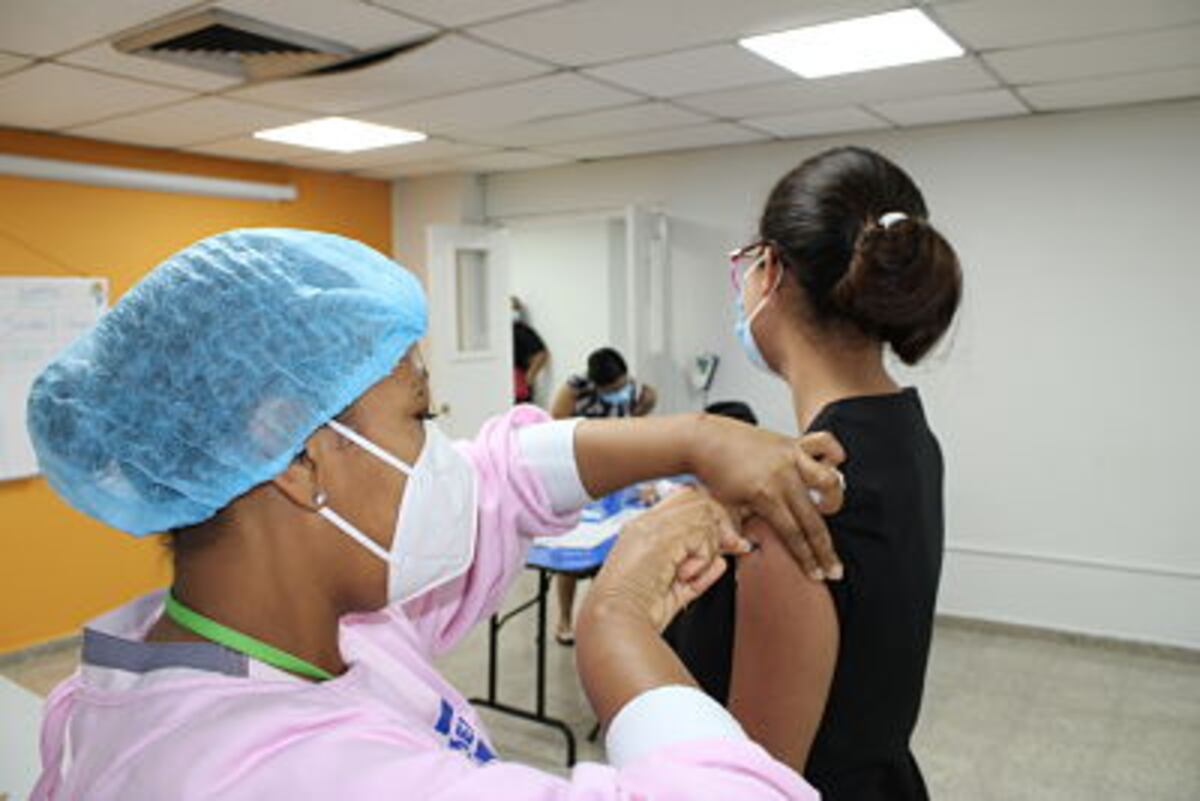 Personal del Hospital del Niño se refuerza contra la Influenza (AH1N1)