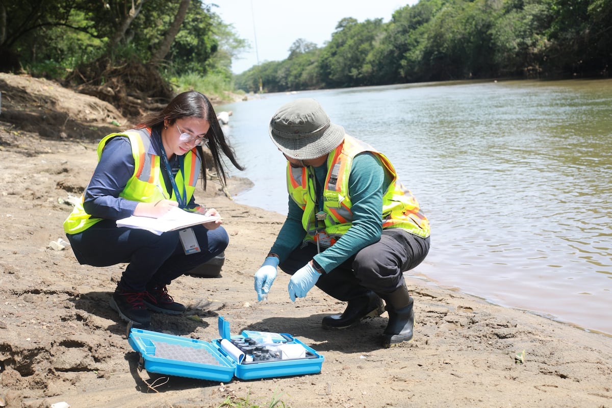 ¡El río Pacora pide auxilio! Plantas ilegales, porquerizas y basura contaminan el agua de miles