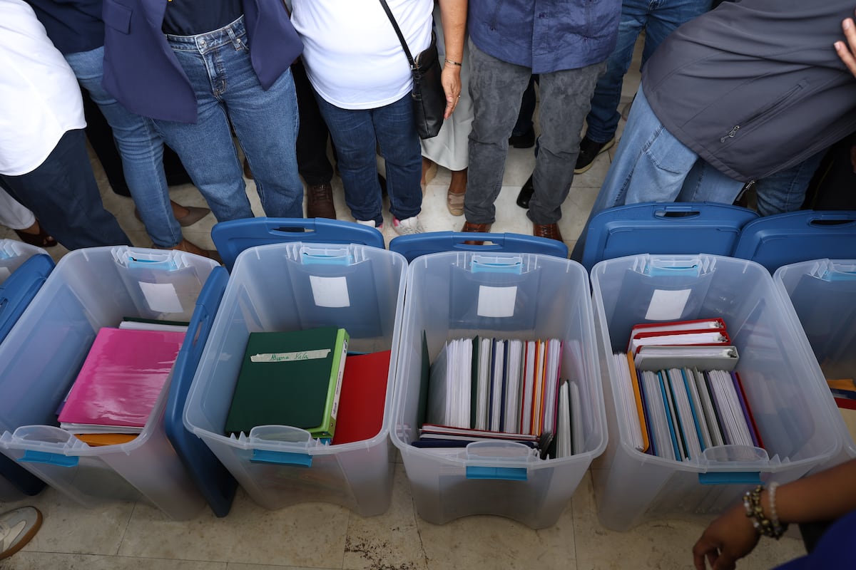 ‘Este país tiene que ser diferente’: Vamos entrega 70 mil firmas al Tribunal Electoral y avanza para convertirse en partido político + VÍDEO