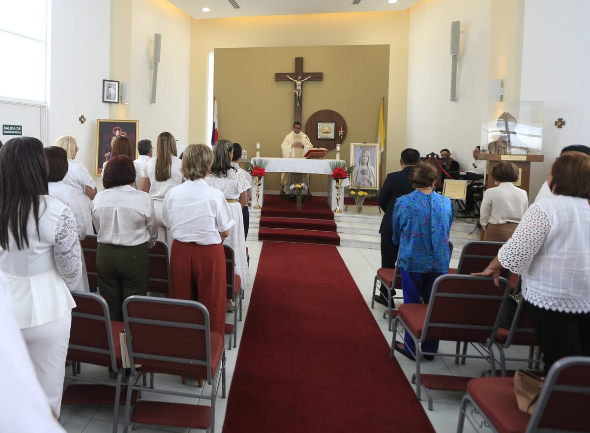Directores de Meduca oran por la paz en medio de protestas