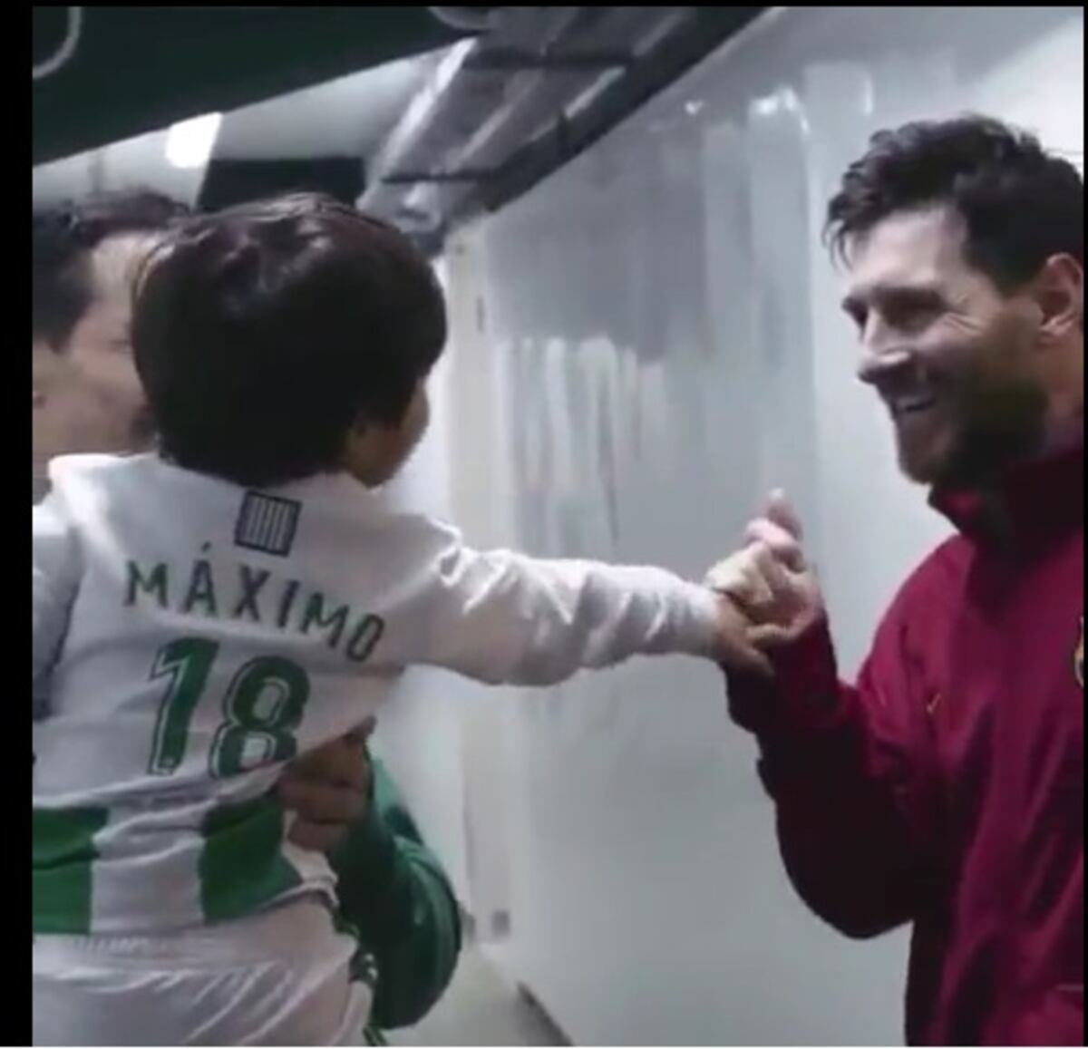 Gran gesto de Messi con el hijo del futbolista azteca Andrés Guardado