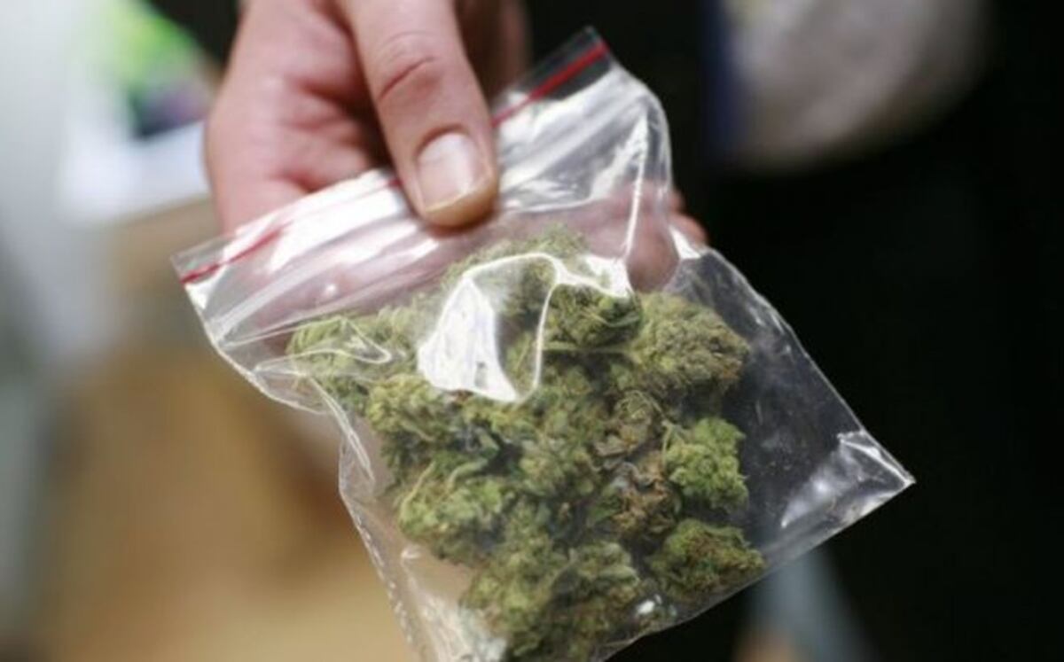 Joven fue detenida por vender marihuana por redes sociales