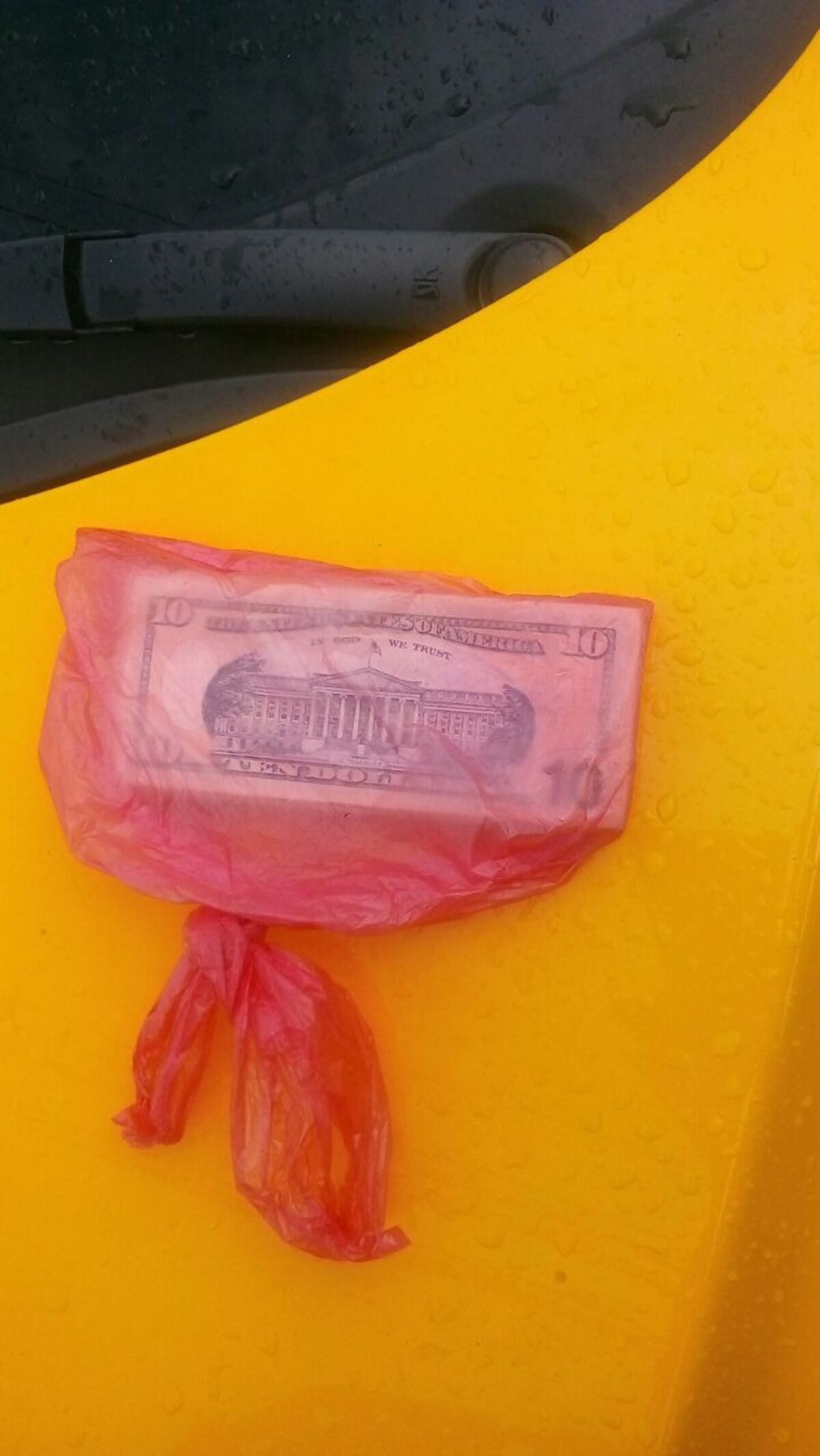 PURA MALEANTERÍA. Santiago se llena de ladrones y droga en las patronales