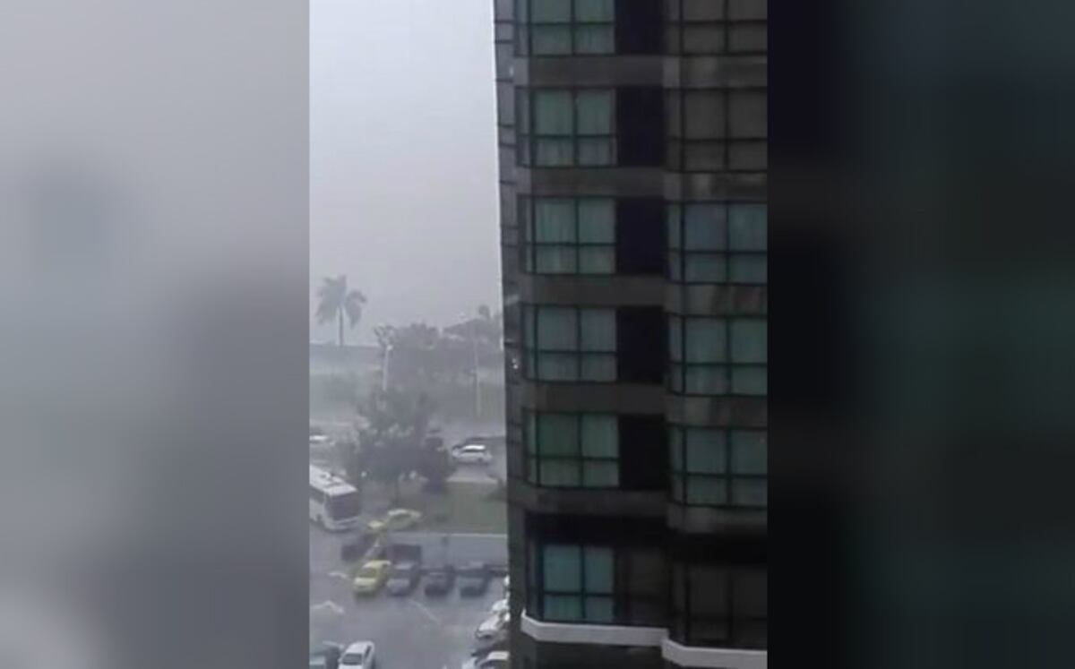 ¡CAE GRANIZO! El fenómeno natural fue reportado en avenida Balboa