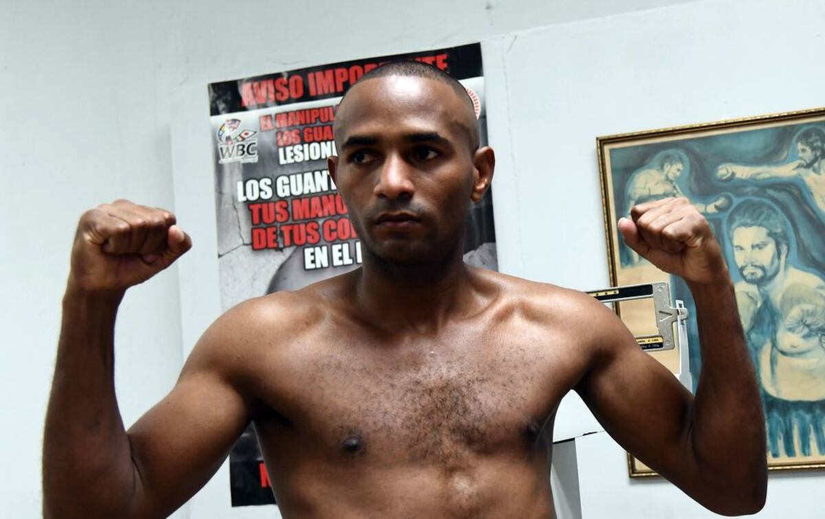 LO ÚLTIMO: 'La Araña' Vásquez se choca en un busito | VIDEO