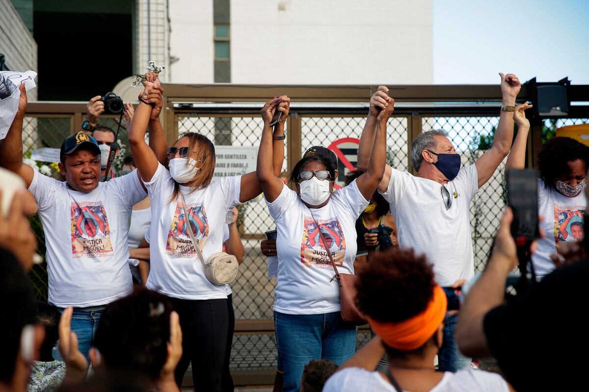 Conmoción en Brasil. Hijo de una empleada cayó al vacío y murió por culpa de la patrona