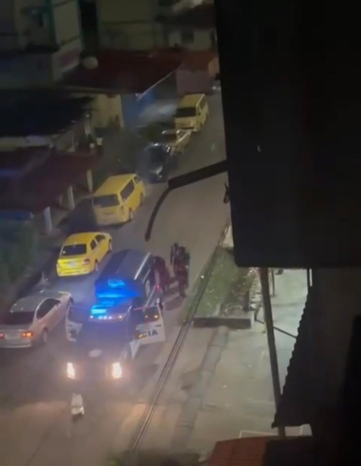 ¡Caos en Colón! Videos muestran momentos de tensión durante presunta reubicación de familias afectadas por el terremoto; reportan resistencia de pandillas, disparos, gas pimienta y un herido