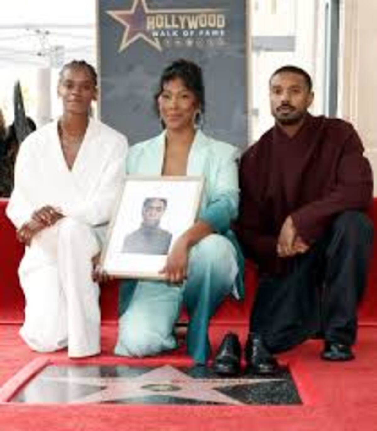 Chadwick Boseman recibe una estrella póstuma en el Paseo de la Fama de Hollywood