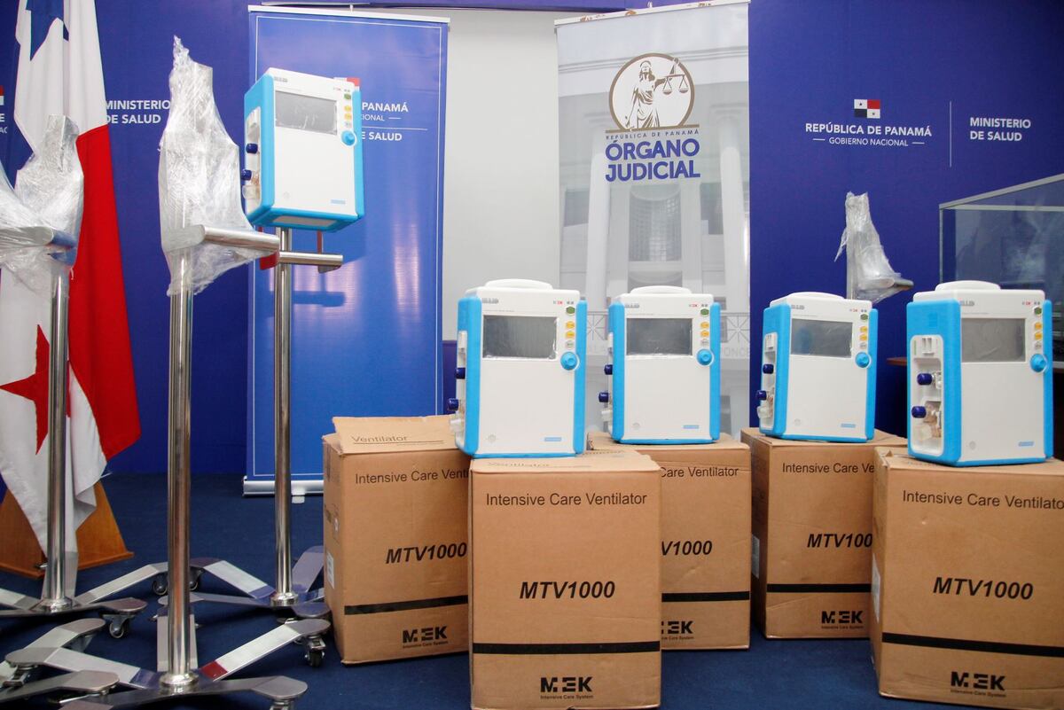 Servidores Públicos de la Corte Suprema y Órgano Judicial donan cinco ventiladores