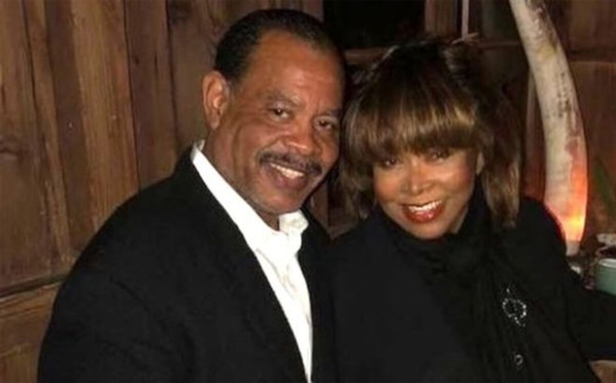 Hijo de Tina Turner 'no se veia bien' antes de quitarse la vida