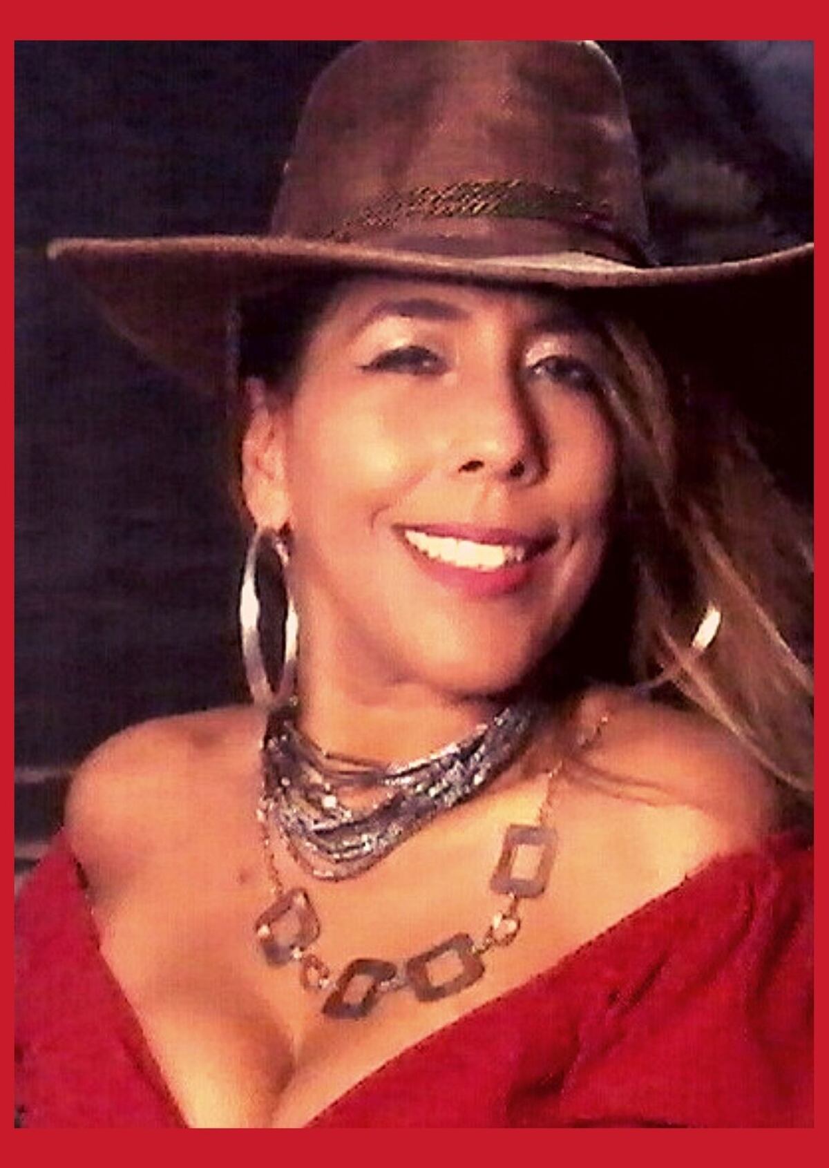 Viene con tres nuevas producciones. La Chica Candela a la conquista de los fanáticos