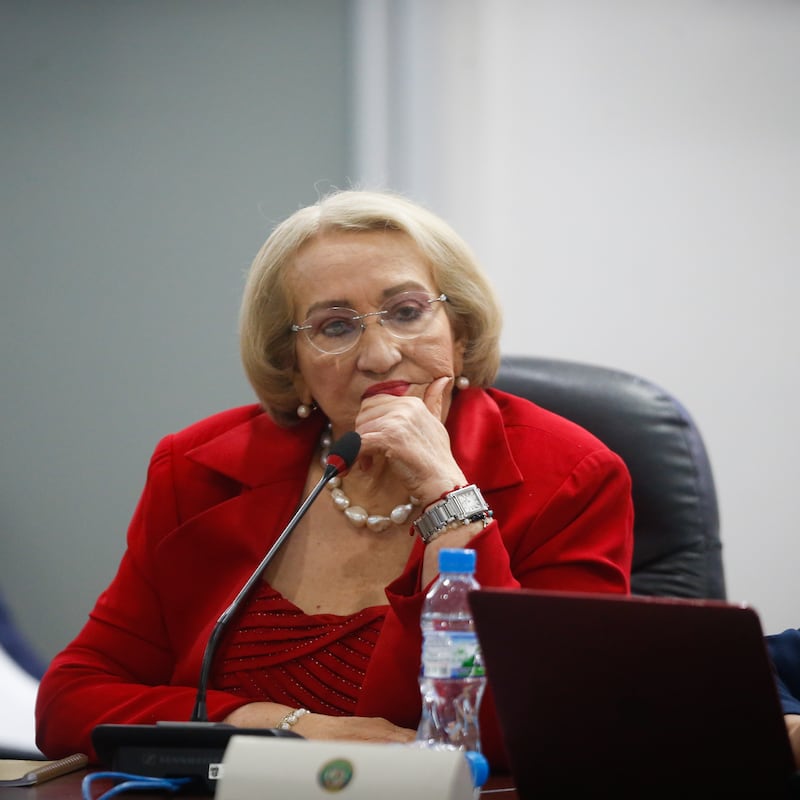 ¿Cuánto ganan los profesores en la UNACHI? La crisis que revive sueldos que superan el salario del presidente