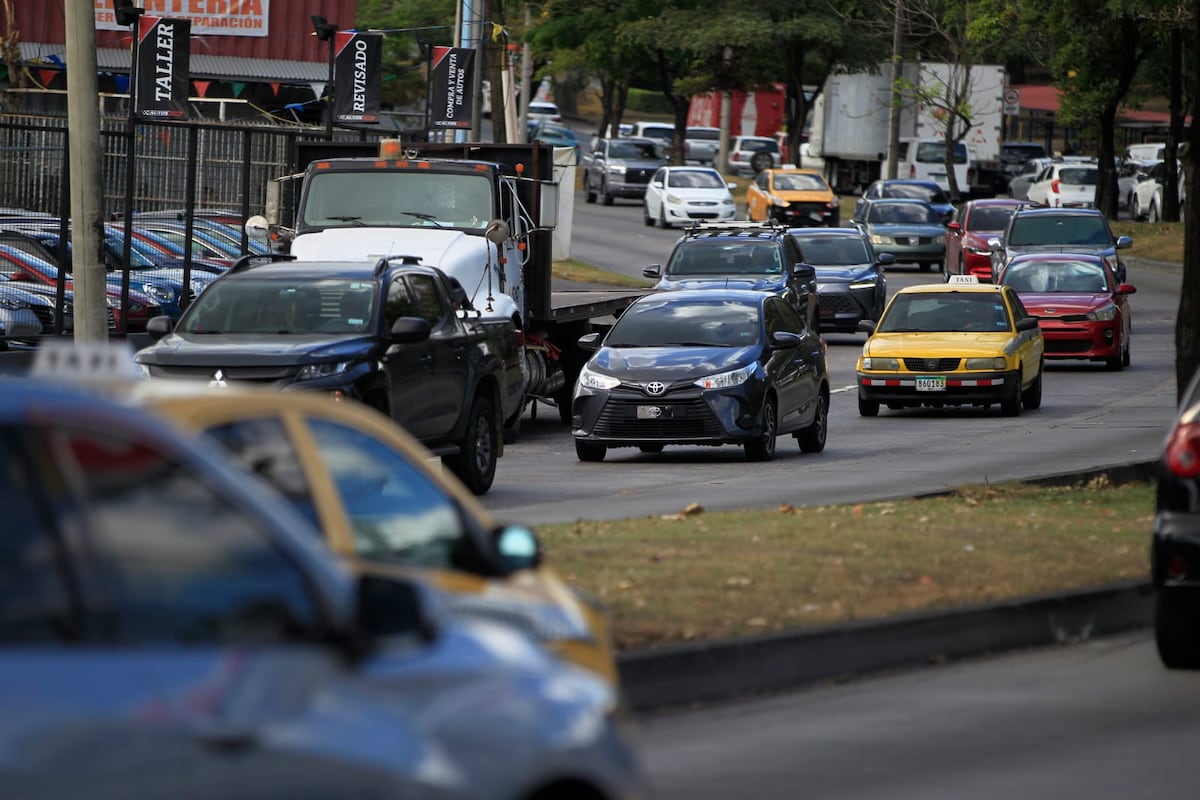 Caos de placas en Panamá: más de 130 mil autos circulan sin identificación vigente