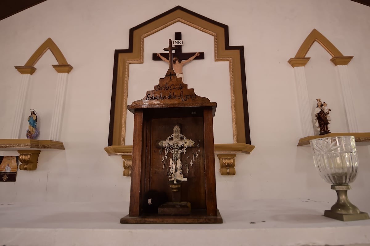 El cristo que los salvó de la guerra y del sarampión