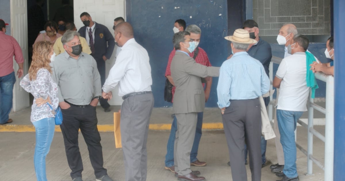 Audiencia por compensación irregular de buses ‘diablos rojos’ en su última semana