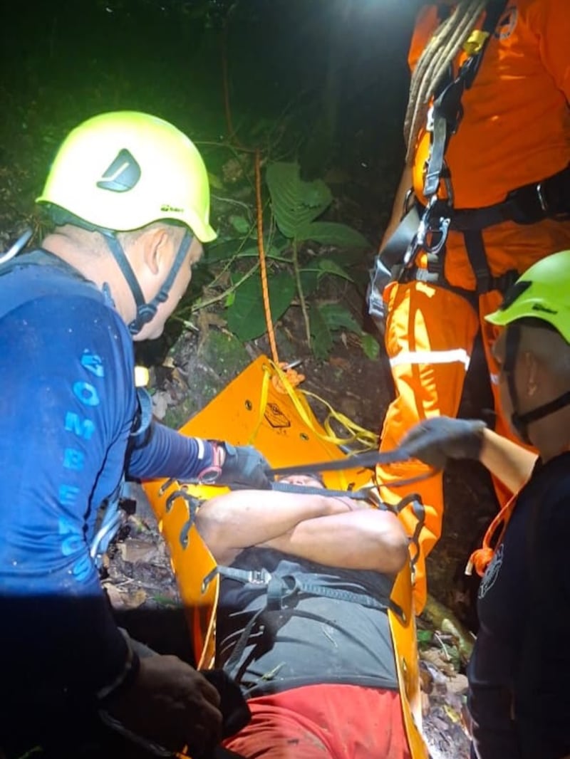 Presunta ‘SELFIE’ casi termina en tragedia: hombre cae por precipicio en Cerro La Cruz y lo encuentran con vida