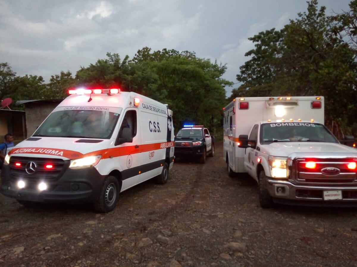 Familia es impactada por un relámpago