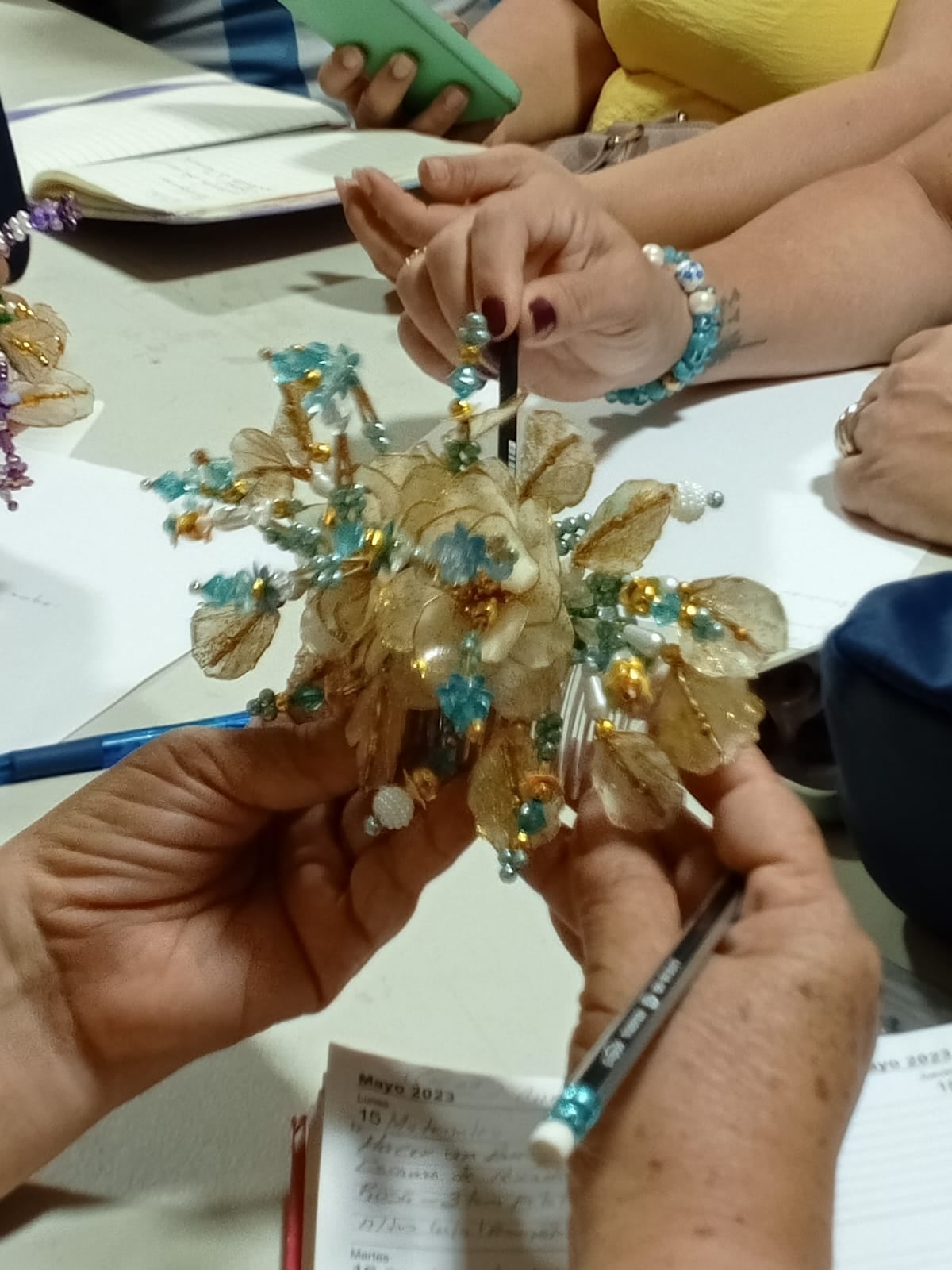 Cooperativa en Santiago impulsa la confección de tembleques