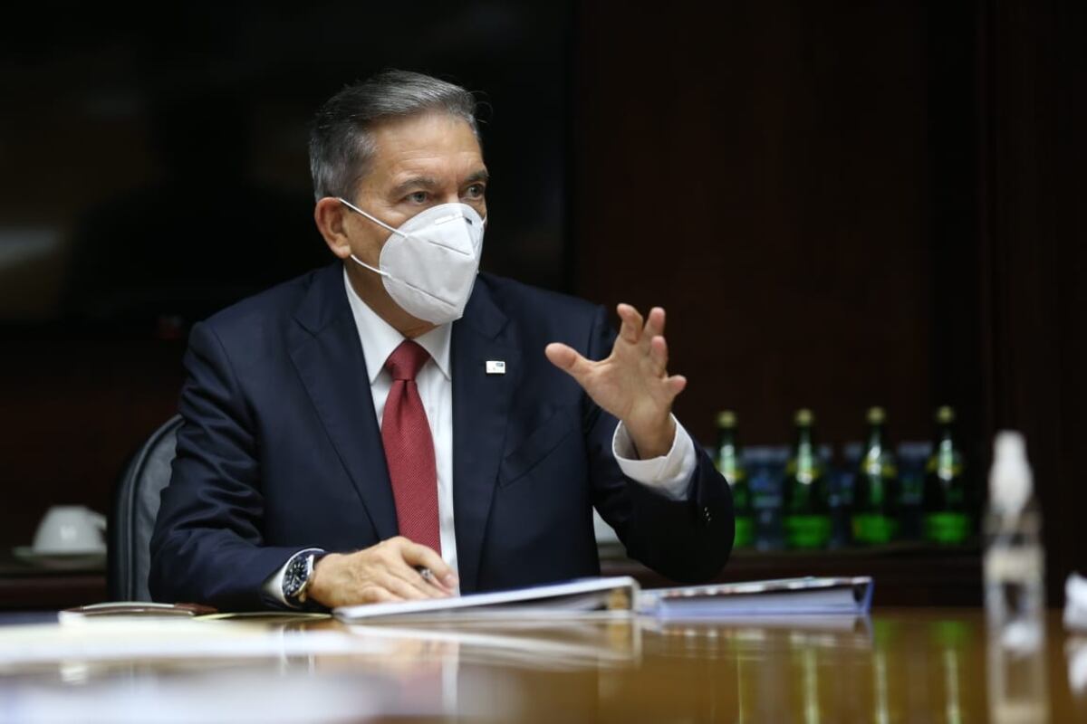 Ahora ‘Nito’ dirige el Ministerio de Salud... y otros ministerios