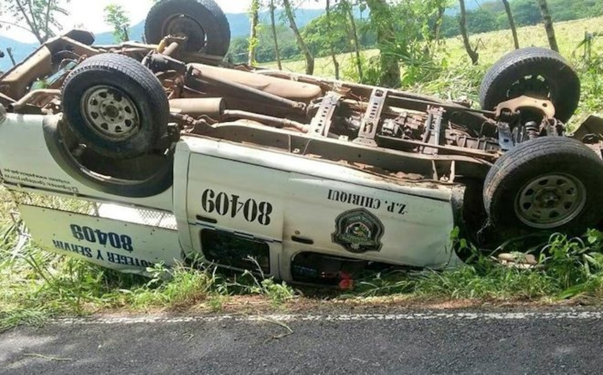 ¡SE VUELCAN! Policías y detenidos en San Félix, Chiriquí
