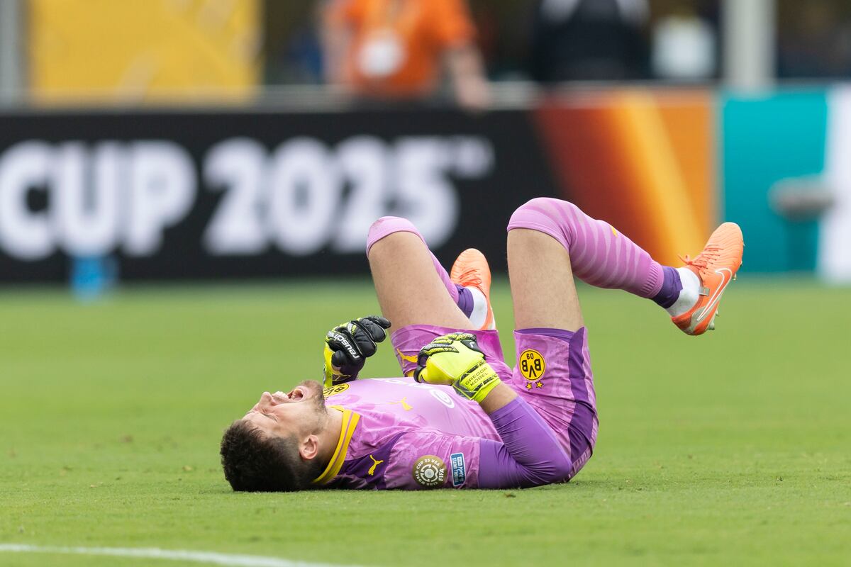 Kobel salvó al Dortmund del naufragio ante Fluminense