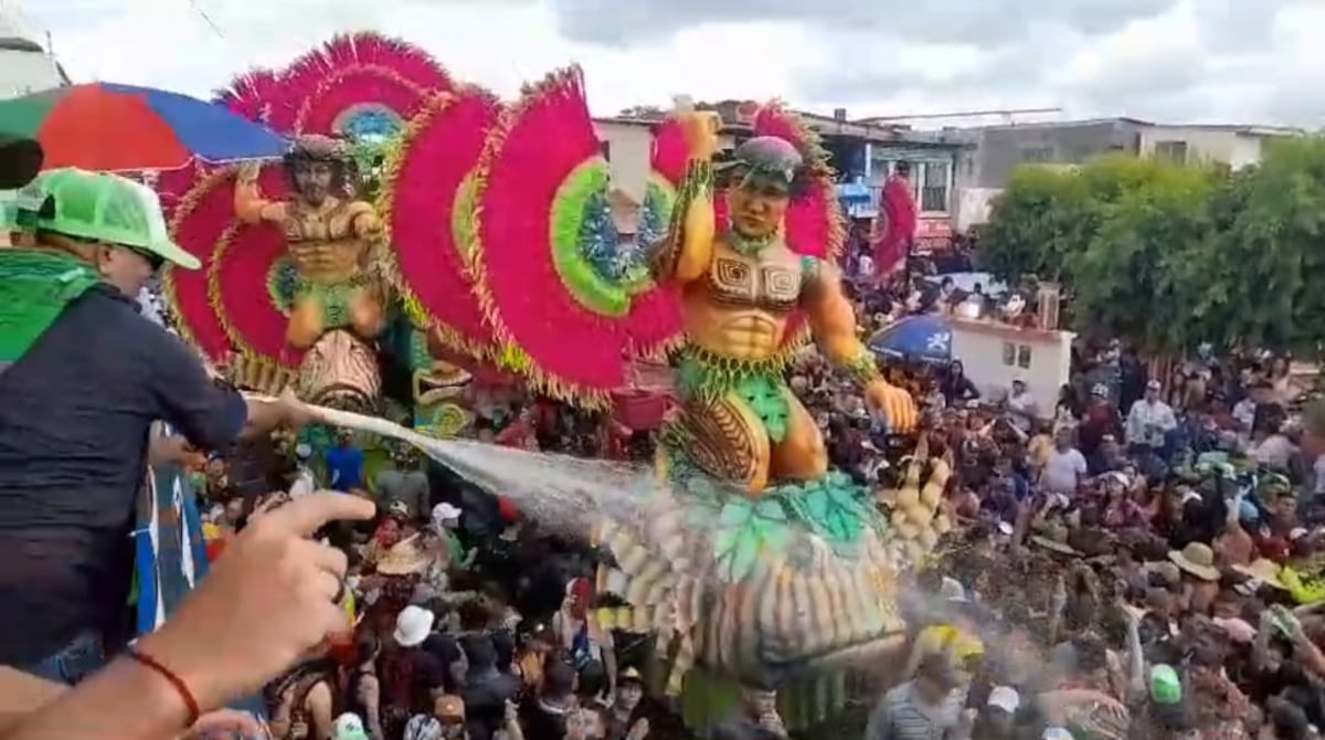 Año Nuevo en Las Tablas: Carnaval adelantado y deslumbrantes carros alegóricos marcan el inicio del 2024