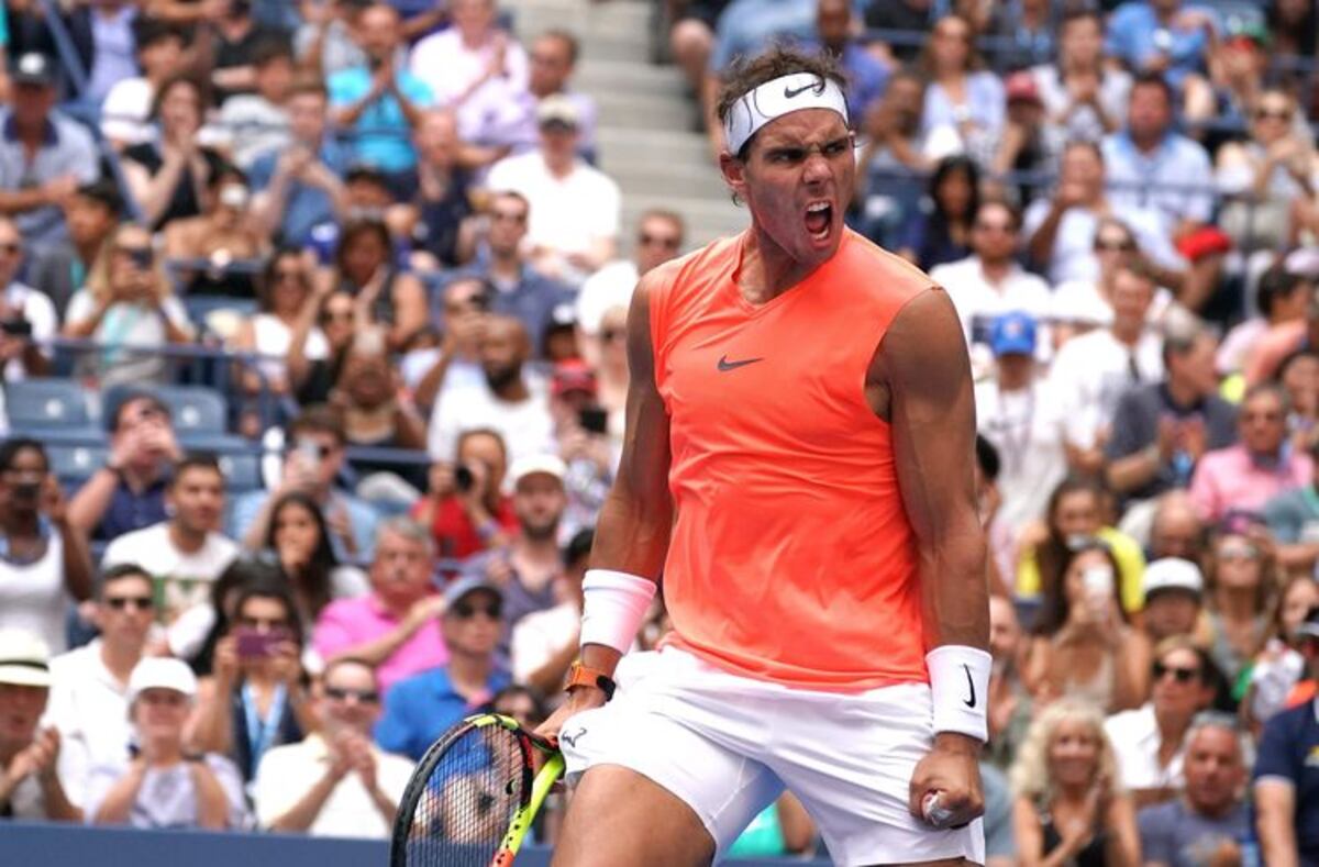 El tenista Rafael Nadal combate el calor del US Open con chaleco de hielo