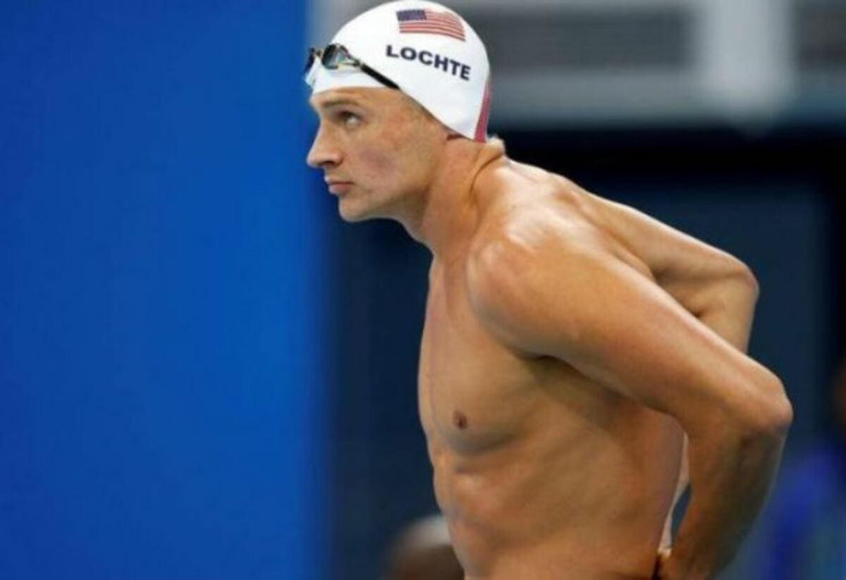 A nadador olímpico estadounidense lo sancionan por colocarse intravenosa