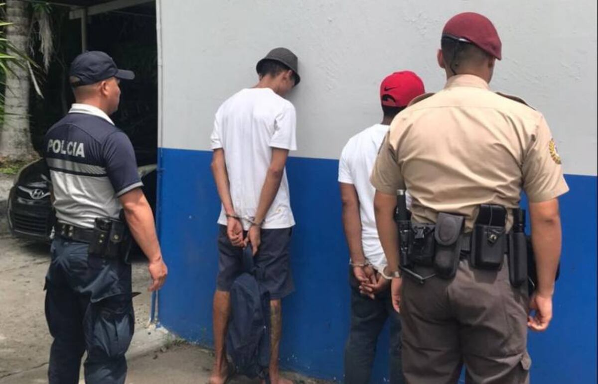 Pa’ la chirola.  Dos bien cuida’o que protagonizaron una pelea 