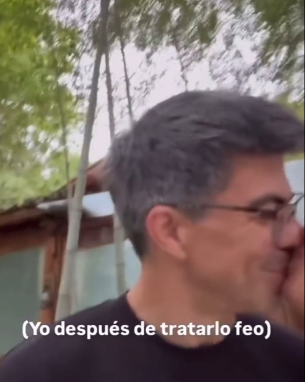 ‘El pintalabios, toque de rímel’. Ana Elisa Miranda, ex Canta Conmigo de 27 años, y Richard Morales, político de 43, gritan su amor desde China