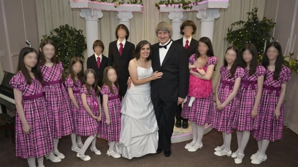 ¡DURA RECUPERACIÓN! Enfrentan 13 hermanos tras ser torturados por sus padres