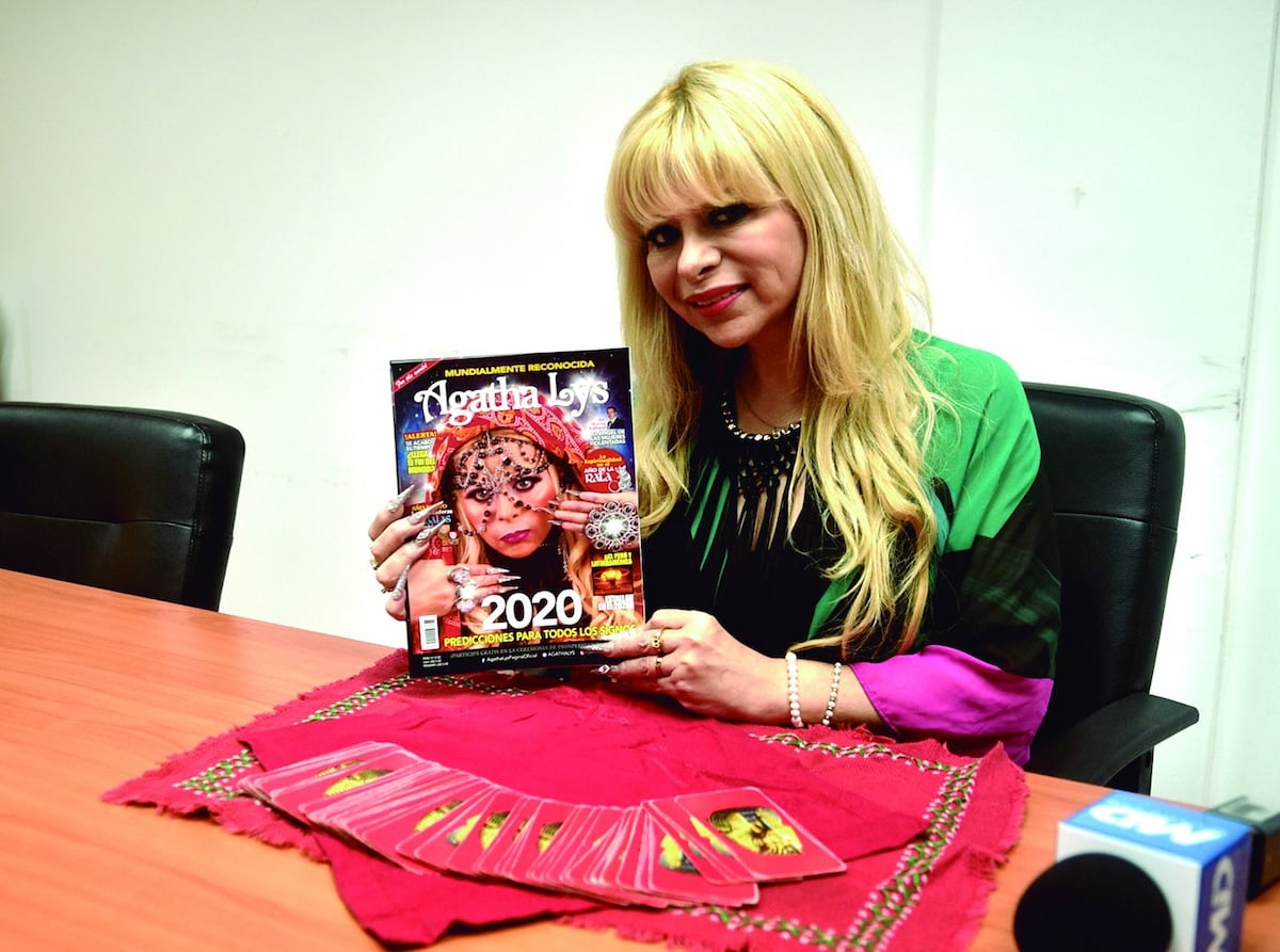 Para recibir el 2020. Vidente da tips para atraer supuestamente amor, dinero y suerte. Video