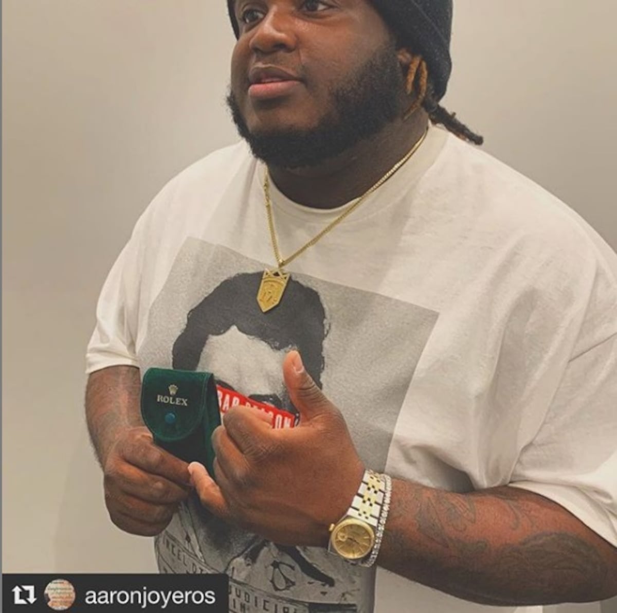 Sech le regala un Rolex a su papá, el pastor Carlos Morales