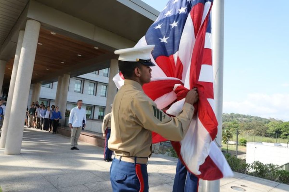 YA TIENE REEMPLAZO. Exembajador de EU en  Panamá fue fichado por un canal de TV