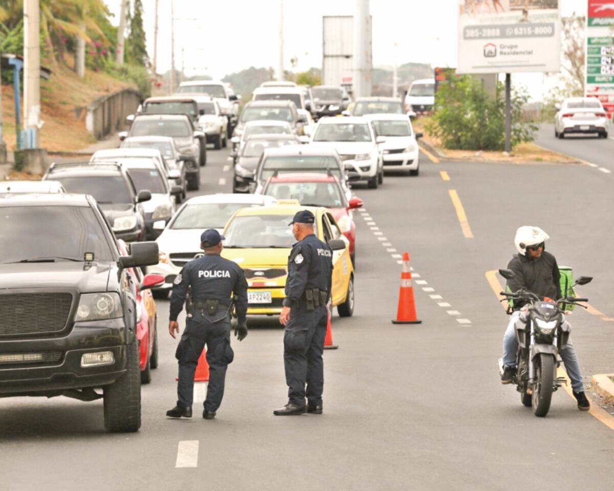 Policía encuentra a personas con licencias vencidas fuera del tiempo de moratoria