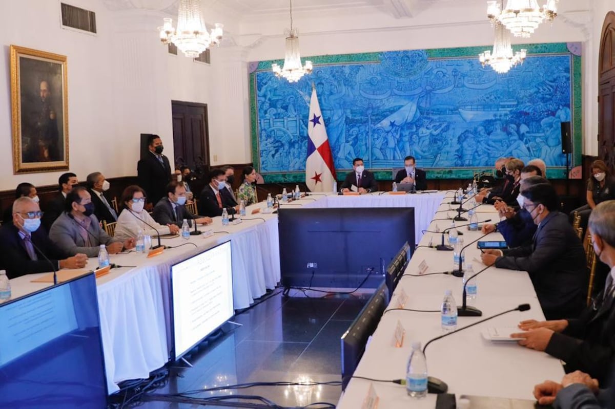 Mesa Técnica de Medicamentos presenta dos propuestas para la compra de medicinas