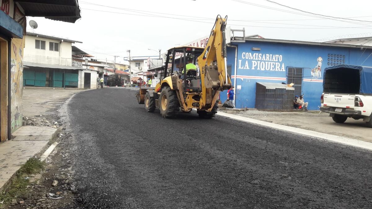 Cierre de calle afecta a comerciantes en Penonomé