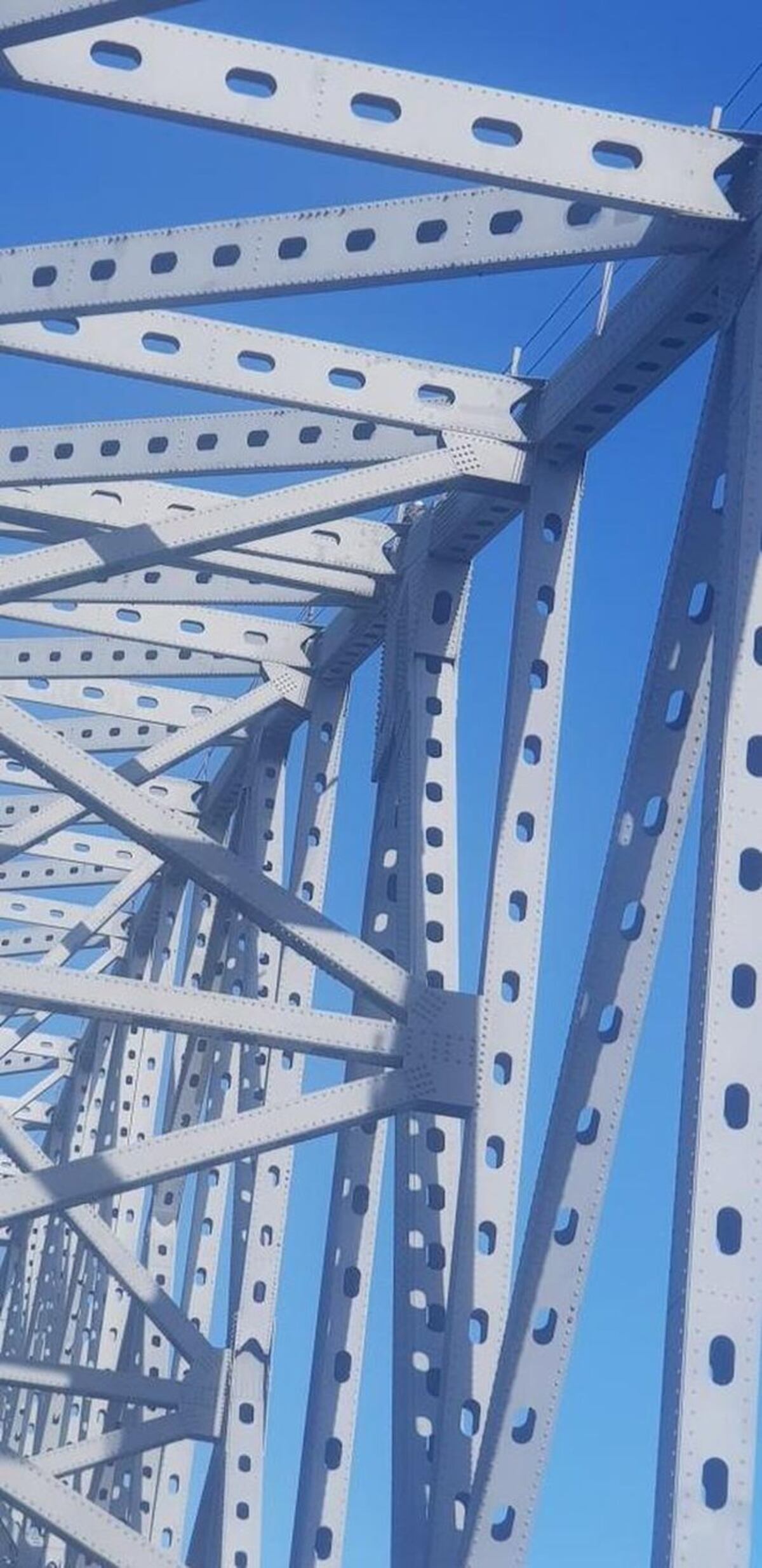 Lo capturan. Por subirse al Puente de las Américas a tomarse selfie