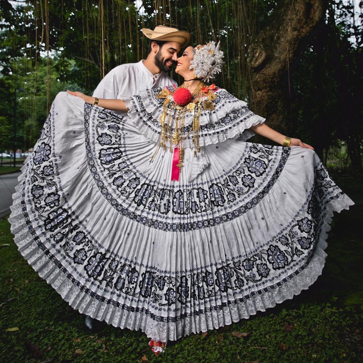 Ex de Jacky Guzmán le pide matrimonio a exreina de Calle Abajo +Video